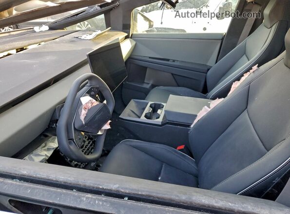 7G2CEHED9SA058678 2025 TESLA CYBERTRUCK Серебряный Вид панели приборов
