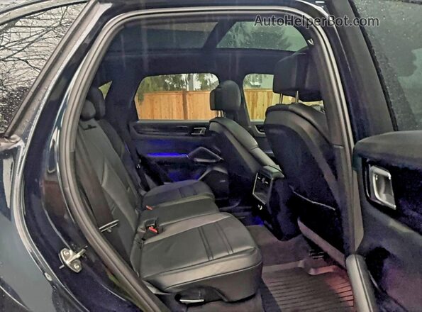WP1AA2AY0LDA00643 2020 PORSCHE CAYENNE Blue Front interior view