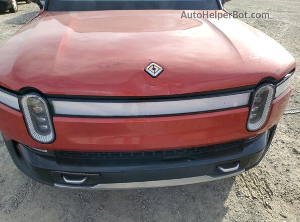 7FCTGAAA3NN006644 2022 RIVIAN R1T Maroon Widok wnętrza z tyłu