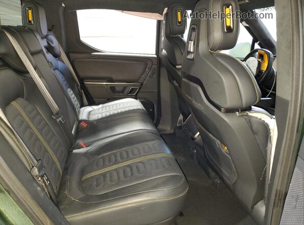 7FCTGAAA3RN034014 2024 RIVIAN R1T Green Rear seats view