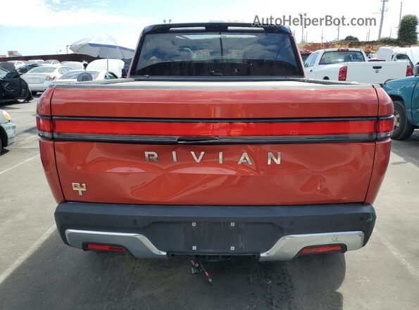 7FCTGAAA4NN008371 2022 RIVIAN R1T Red Вид ззаду