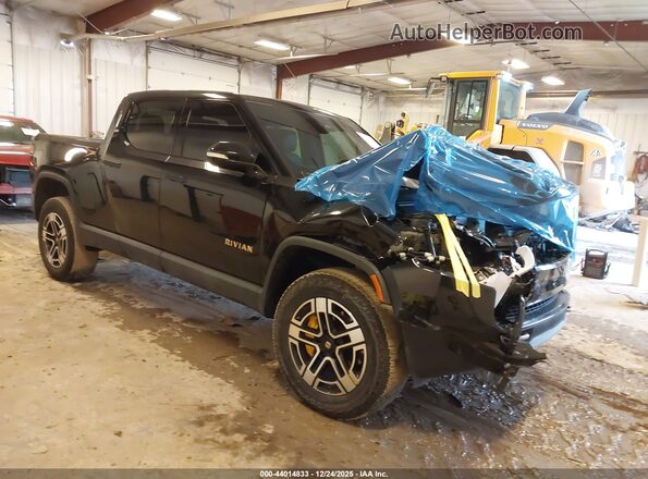 7FCTGAAA4PN017073 2023 RIVIAN R1T Черный Передняя правая четверть