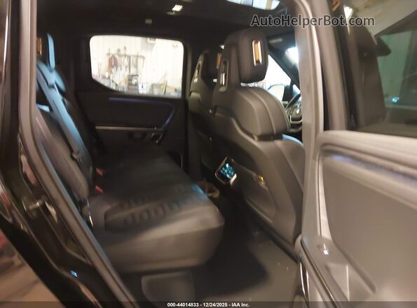 7FCTGAAA4PN017073 2023 RIVIAN R1T Черный Вид наклейки с VIN-кодом