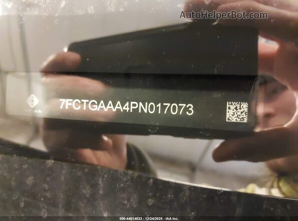 7FCTGAAA4PN017073 2023 RIVIAN R1T Черный Вид подкапотного пространства