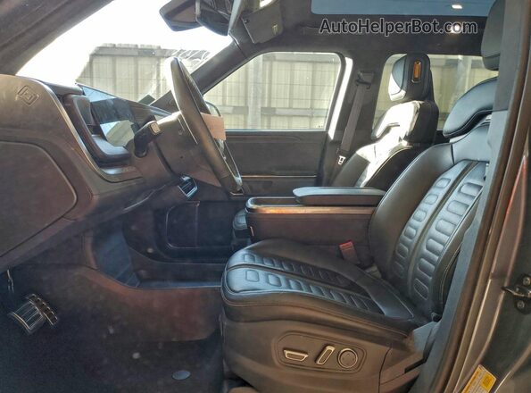 7FCTGAAA5PN023092 2023 RIVIAN R1T Серый Вид салона спереди