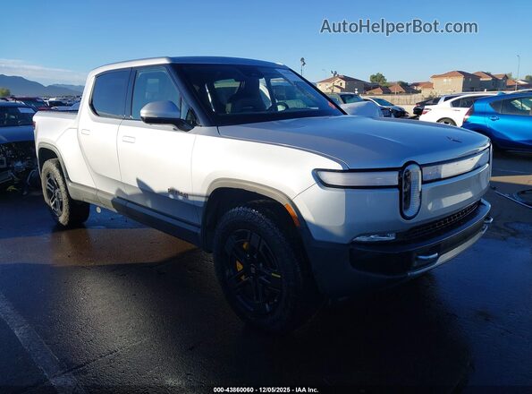 7FCTGAAA6NN010736 2022 RIVIAN R1T Серебряный Передняя правая четверть