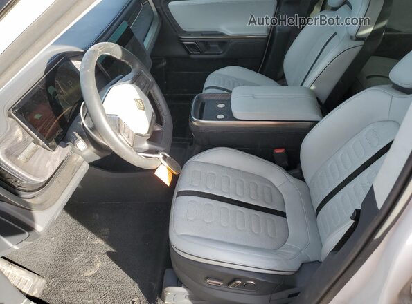 7FCTGAAA7NN014150 2022 RIVIAN R1T Белый Вид салона спереди