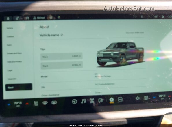 7FCTGAAA8NN007692 2022 RIVIAN R1T Серый 