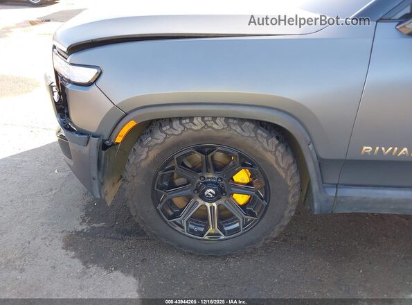 7FCTGAAA8NN007692 2022 RIVIAN R1T Серый 