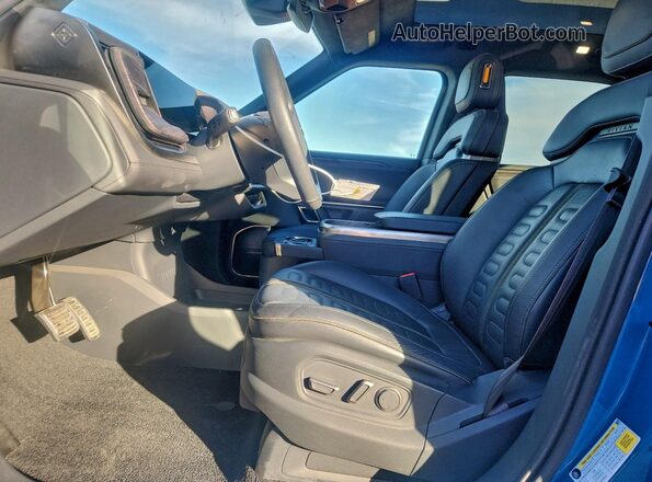 7FCTGAAA9NN011962 2022 RIVIAN R1T Blue Front interior view