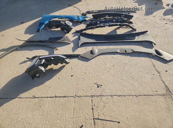 7FCTGAAA9NN011962 2022 RIVIAN R1T Blue Engine compartment view