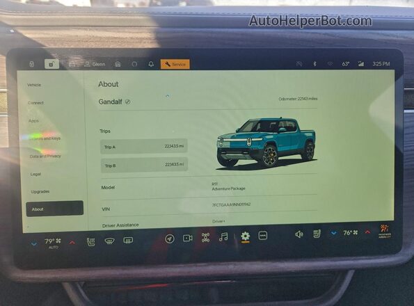 7FCTGAAA9NN011962 2022 RIVIAN R1T Blue Instrument cluster view