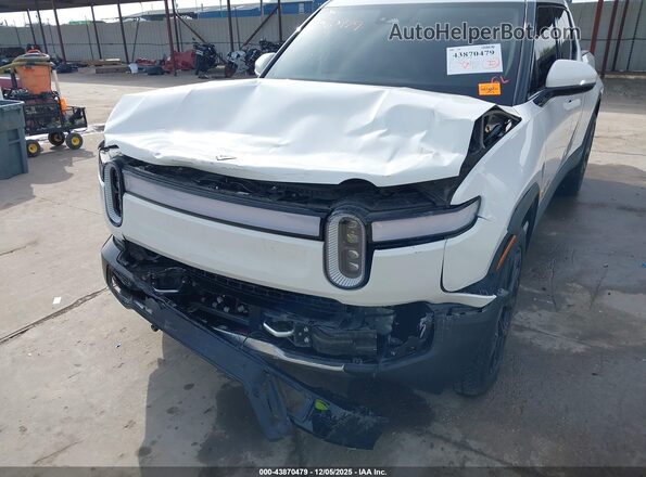 7FCTGAAA9PN021331 2023 RIVIAN R1T Белый Вид спереди