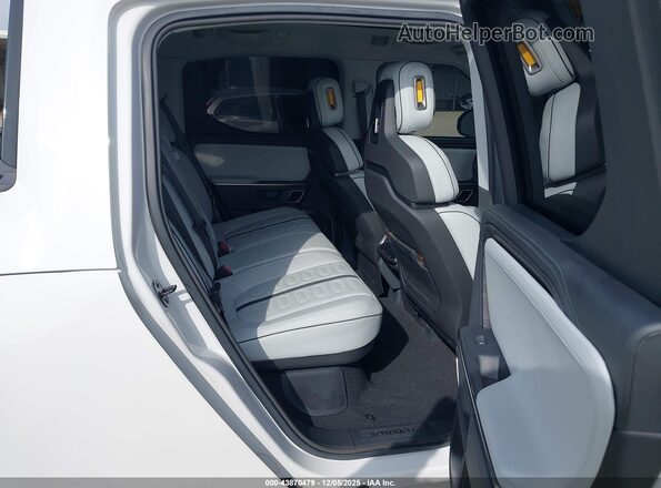 7FCTGAAA9PN021331 2023 RIVIAN R1T Белый Вид наклейки с VIN-кодом