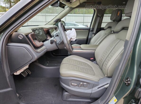 7FCTGAAA9PN023841 2023 RIVIAN R1T Green Widok wnętrza z przodu