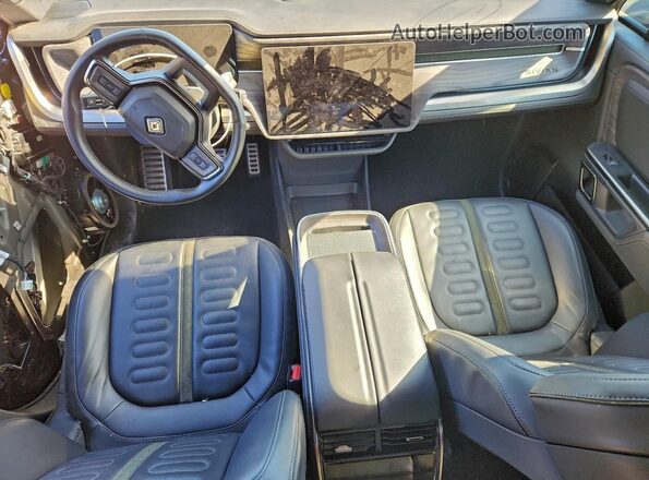7FCTGAAAXNN015177 2022 RIVIAN R1T Black Widok deski rozdzielczej