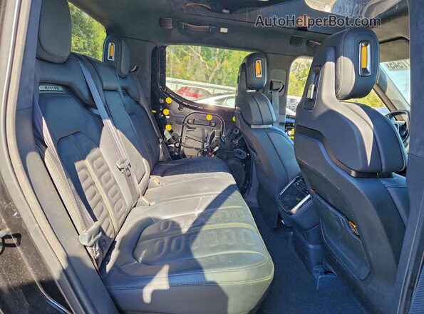7FCTGAAAXNN015177 2022 RIVIAN R1T Black Widok tylnych siedzeń
