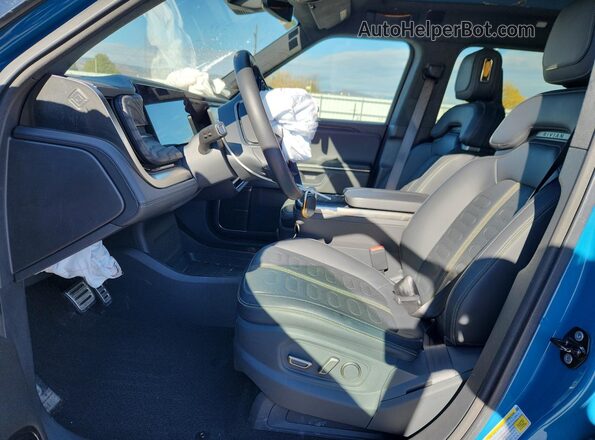 7FCTGAAAXNN015616 2022 RIVIAN R1T Blue Widok wnętrza z przodu
