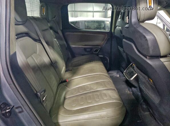 7FCTGAAL0PN023020 2023 RIVIAN R1T Gray Widok tylnych siedzeń