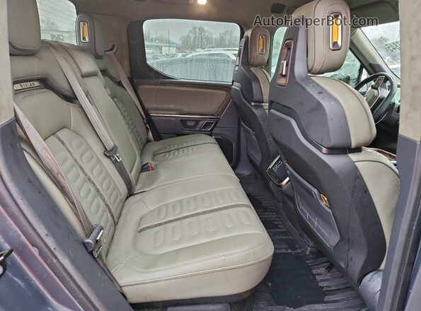 7FCTGAAL4NN004869 2022 RIVIAN R1T Серый Вид задней части салона
