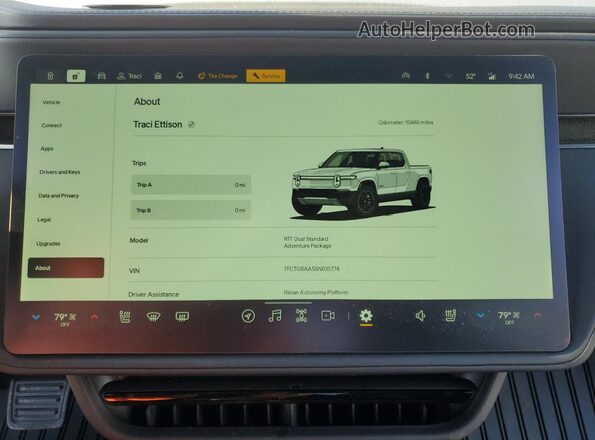 7FCTGBAA5SN035774 2025 RIVIAN R1T Silver Widok zestawu wskaźników