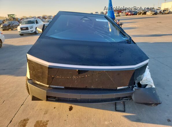7G2CEHED2RA007856 2024 TESLA CYBERTRUCK Black Widok z przodu
