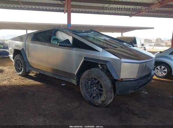 7G2CEHED5RA013022 2024 TESLA CYBERTRUCK Silver Przód prawy