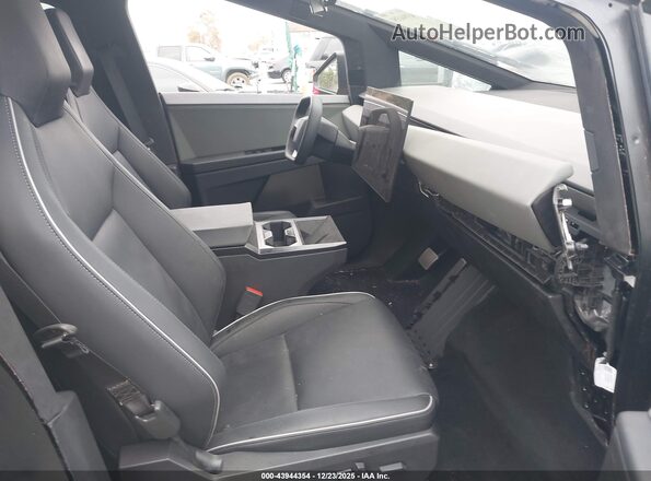 7G2CEHEDXSA077403 2025 TESLA CYBERTRUCK Серебряный Вид салона спереди