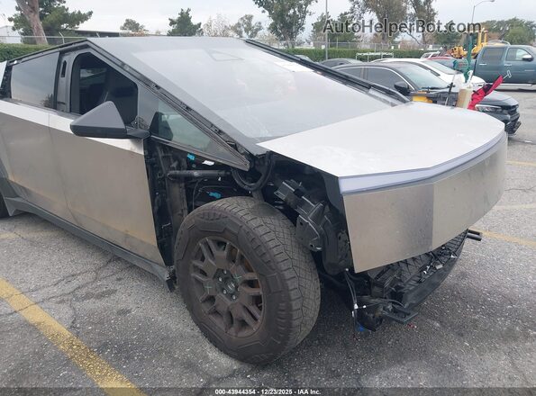 7G2CEHEDXSA077403 2025 TESLA CYBERTRUCK Серебряный Вид спереди