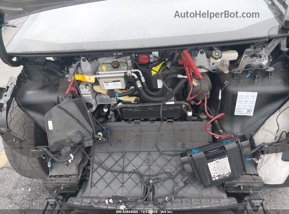7G2CEHEDXSA077403 2025 TESLA CYBERTRUCK Серебряный Вид сзади