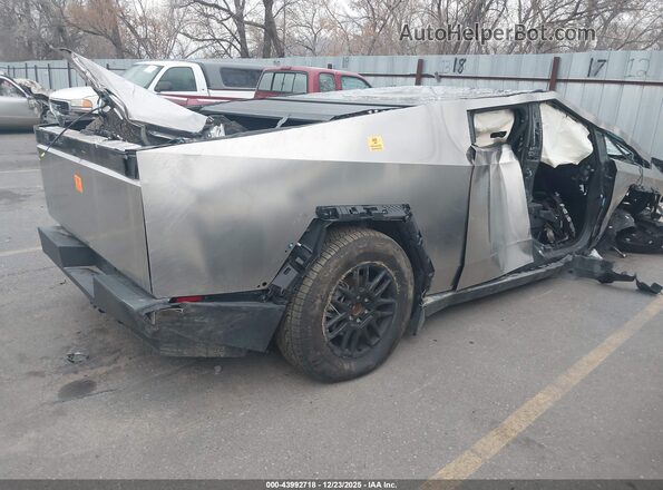 7G2CEHEE4SA062128 2025 TESLA CYBERTRUCK Silver Tył prawy