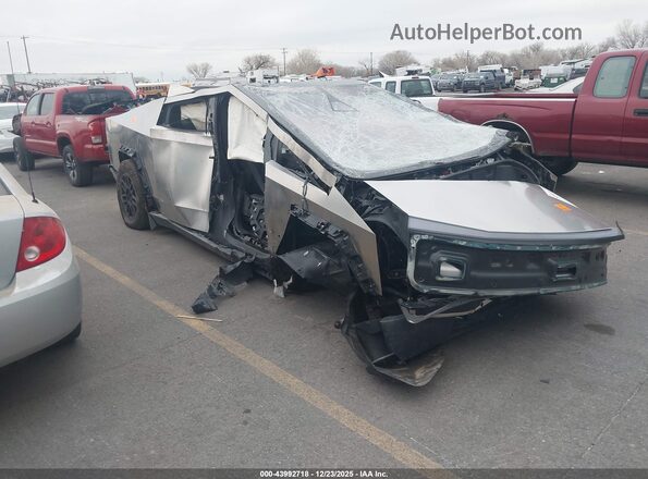 7G2CEHEE4SA062128 2025 TESLA CYBERTRUCK Silver Przód prawy