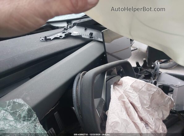 7G2CEHEE4SA062128 2025 TESLA CYBERTRUCK Silver Widok tylnych siedzeń