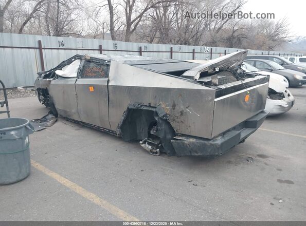 7G2CEHEE4SA062128 2025 TESLA CYBERTRUCK Silver Tył lewy