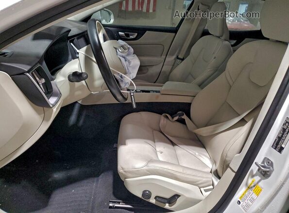 7JR102FK7LG032126 2020 VOLVO S60 Белый Вид салона спереди