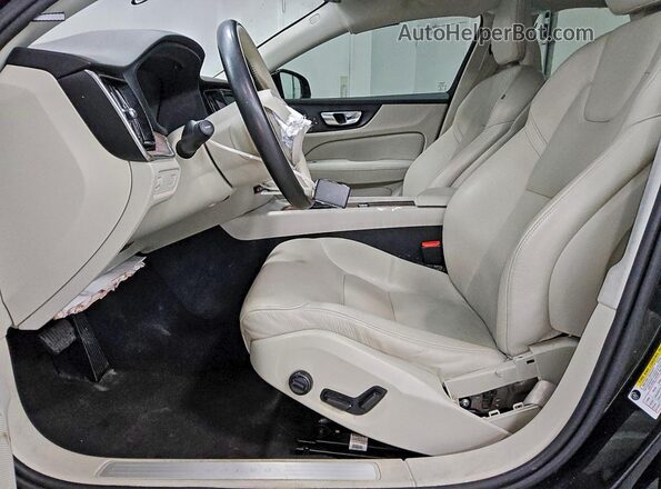7JR102FK7LG067006 2020 VOLVO S60 Черный Вид салона спереди