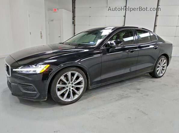 7JR102FK7LG067006 2020 VOLVO S60 Черный Передняя левая четверть