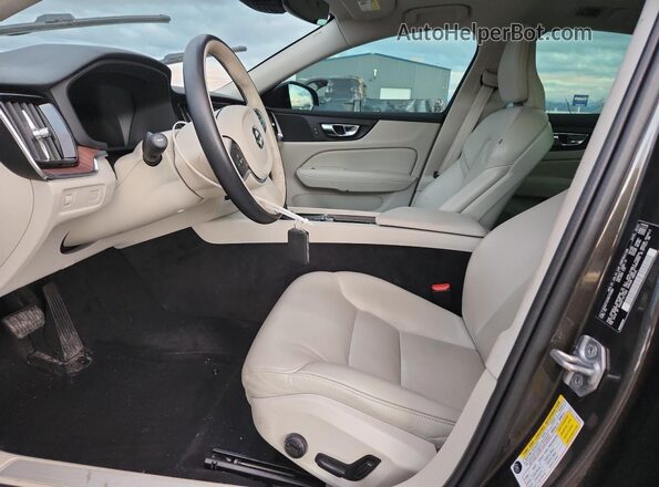 7JR102TZ2MG113389 2021 VOLVO S60 Угольный Вид салона спереди