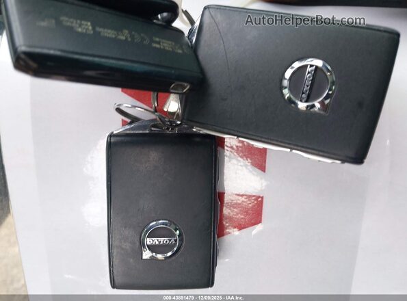 7JRA22TK2LG049110 2020 VOLVO S60 Синий Вид панели приборов