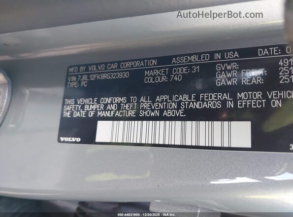 7JRL12FK8RG323930 2024 VOLVO S60 Gray Vista del compartimento del motor