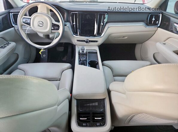 7JRL12FL4NG157909 2022 VOLVO S60 Красный Вид панели приборов