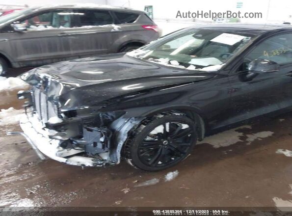 7JRL12TH8RG311124 2024 VOLVO S60 Черный Передняя правая четверть