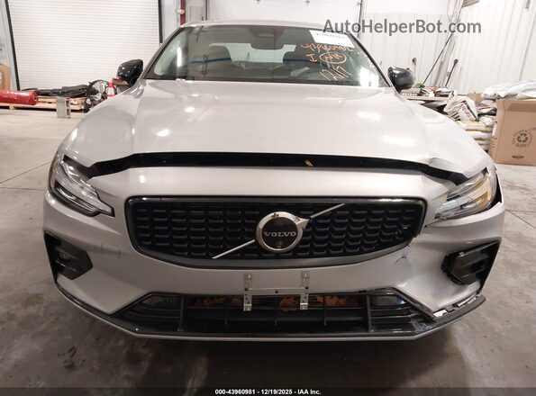 7JRL12TL6RG317749 2024 VOLVO S60 Серебряный Вид щитка приборов