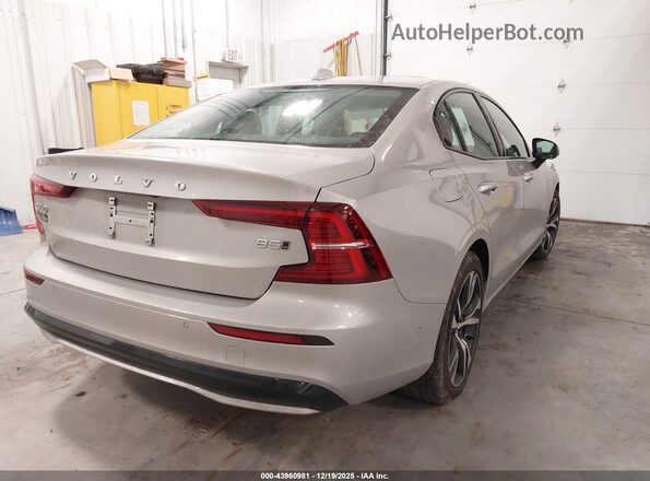 7JRL12TL6RG317749 2024 VOLVO S60 Серебряный Задняя правая четверть