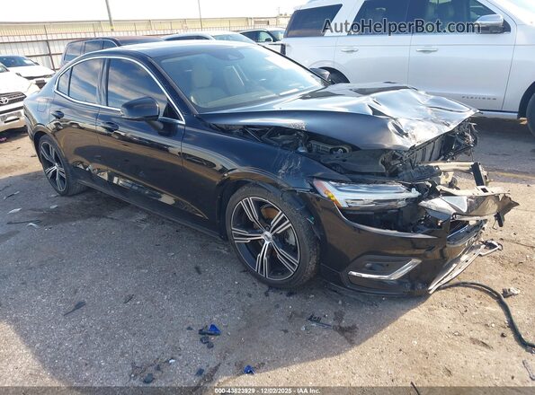 7JRL12TL8NG177410 2022 VOLVO S60 Черный Передняя правая четверть