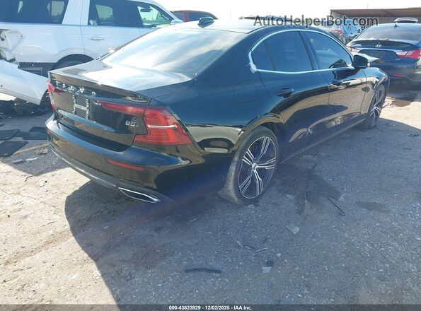 7JRL12TL8NG177410 2022 VOLVO S60 Черный Задняя правая четверть