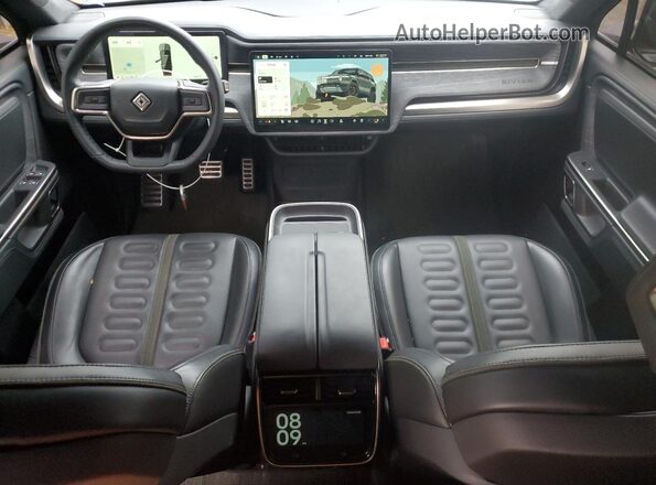7PDSGABA4RN042504 2024 RIVIAN R1S Charcoal Vista del salpicadero