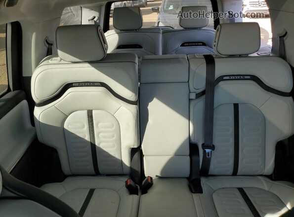 7PDSGABA9RN043969 2024 RIVIAN R1S White Rear seats view