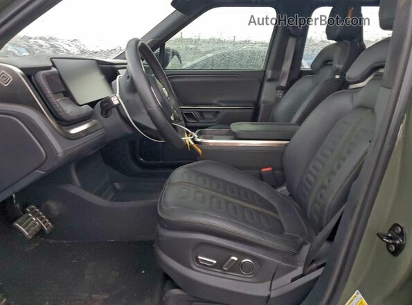 7PDSGABL6RN034809 2024 RIVIAN R1S Green Front interior view