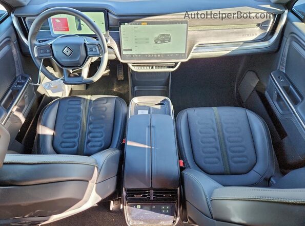 7PDSGBBA0SN052796 2025 RIVIAN R1S Угольный Вид панели приборов